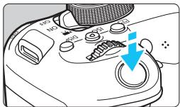 CANON EOS 800D - Display the Live View image. - 2