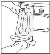 INDESIT CYD102DWWFR - Vidange du réservoir d'eau - 2