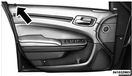 Chrysler 300 (2012) - Verrouillage manuel des portes - 1