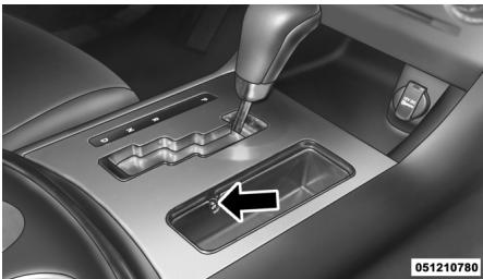 Chrysler 300 (2012) - NEUTRALISATION DU LEVIER DE VITESSES - 1