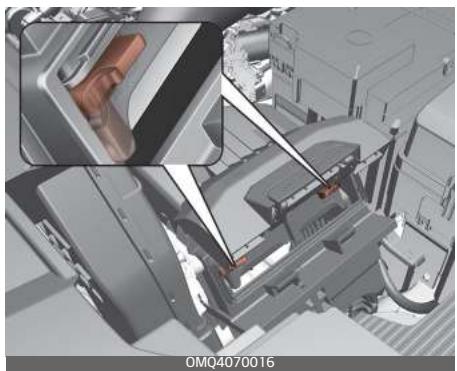 KIA Carnival (2021) - Remplacement du filtre - 4