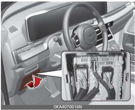 KIA Carnival (2021) - Remplacement d'un fusible du tableau de bord - 1