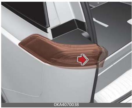 KIA Carnival (2021) - Remplacement du marqueur latéral, du feu stop et du feu arrière (type ampoule) - 3