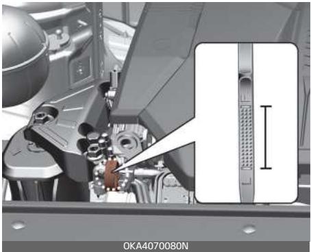 KIA Carnival (2021) - Vérification du niveau d'huile moteur - 1