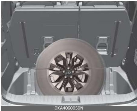 KIA Carnival (2021) - Dans la 3ème rangée, les sièges sont dépliés vers le haut - 1