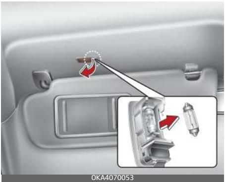 KIA Carnival (2021) - Remplacement d'une lampe de miroir de pare-soleil (type ampoule) - 1