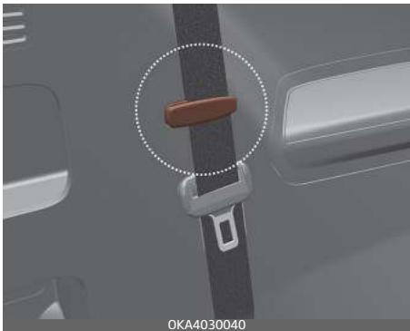 KIA Carnival (2021) - Rangement de la ceinture de sécurité arrière - 4