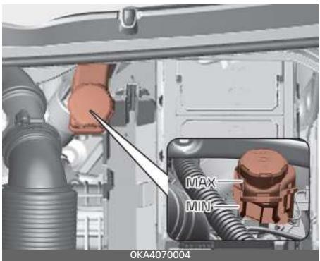 KIA Carnival (2021) - Vérification du niveau de liquide de freins - 1