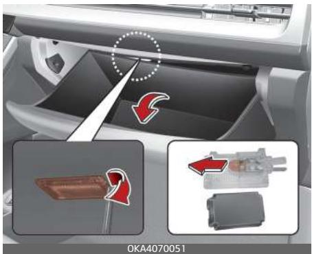 KIA Carnival (2021) - Remplacement de la lumière du coffre à gants (type ampoule) - 1