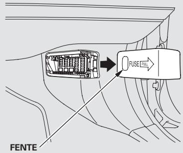 Acura TL (2014) - Ouverture manuelle du volet du réservoir à essence - 4