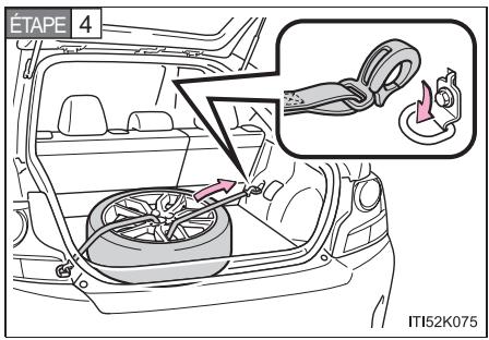 Scion tC 2 (2014) - Remisage du pneau creve - 4