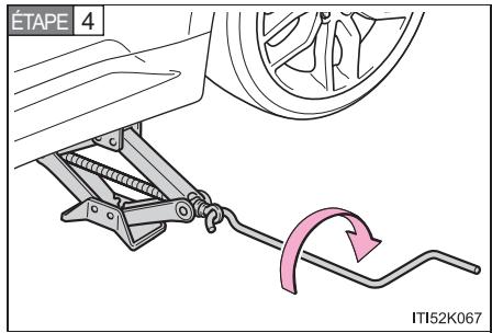 Scion tC 2 (2014) - Remplacement d'un pneu creve - 4