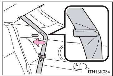 Scion tC 2 (2014) - Lorsque vous n'utilisez pas les ceintures de sécurité des places laterales arrirée - 1