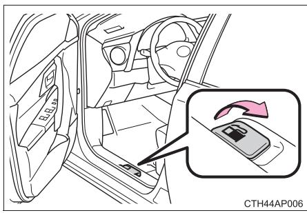TOYOTA Auris 2 (2015-2018) - Ouverture du bouchon de réservoir à carburant - 1
