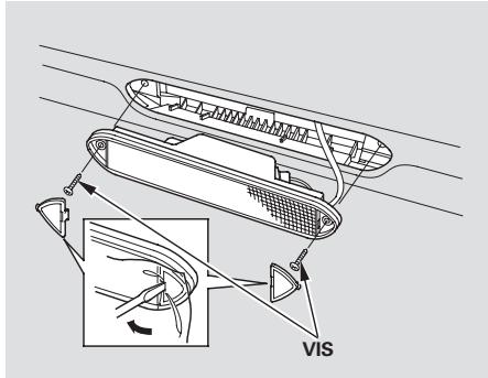 Honda Pilot (2002-2006) - Remplacement du feu des freins en position élevée - 1