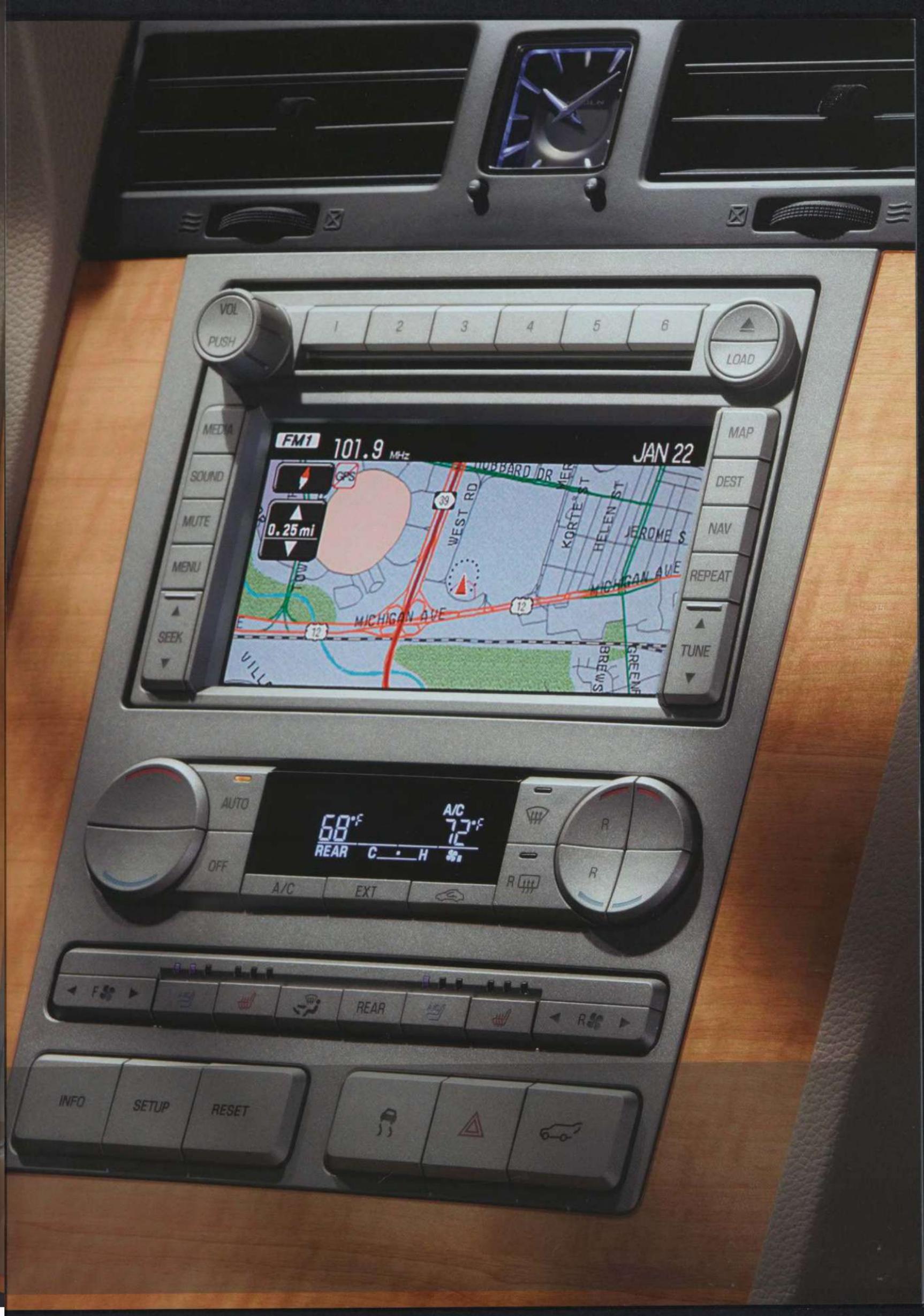 Lincoln Navigator (2007-2014) - STATE-OF-THE-ART ENTERTAINMENT - 5