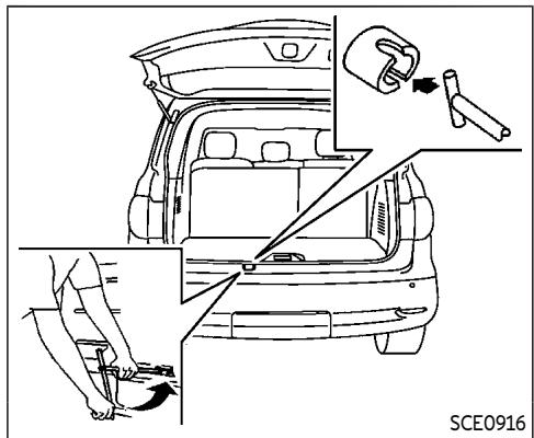 INFINITI QX80 (2021) - Sortir la roue de secours et les outils - 3