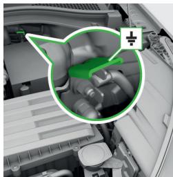 SKODA Kodiaq (2017-2021) - Connector le cable d'aide au démarrage - 2