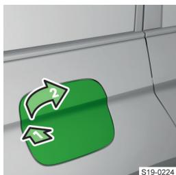 SKODA Kodiaq (2017-2021) - Ouvrir la trappe du réservoir - 1