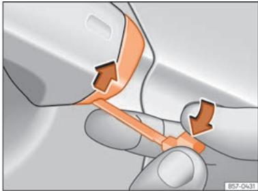 SEAT Ateca Phase 2 (2020) - Déverrouillage ou verrouillage d'urgence de la porte du conducteur - 2