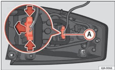SEAT Toledo 4 (2015-2019) - Démonter le support d'ampoules - 1
