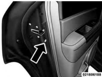 JEEP Compass MK49 Phase 2 (2011-2016) - Pour activer ou désactiver le système de verrouillage des portières sécurité-enfants - 1