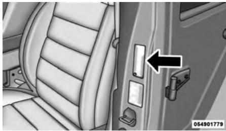 JEEP Compass MK49 Phase 2 (2011-2016) - Emplacement de l'étiquette d'information sur les pneus et la charge - 2