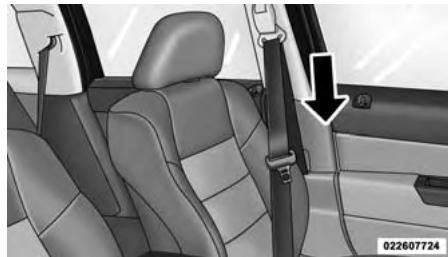 JEEP Compass MK49 Phase 2 (2011-2016) - Mode d'emploi des ceintures à trois points d'ancrage - 1