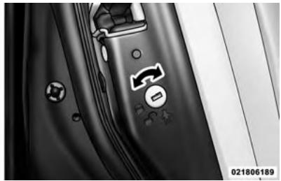 JEEP Compass MK49 Phase 2 (2011-2016) - Pour activer ou désactiver le système de verrouillage des portières sécurité-enfants - 2