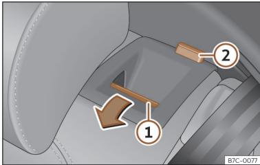 Cupra Formentor (2024) - Rabattre et lever le dossier de la banquette arrière - 2
