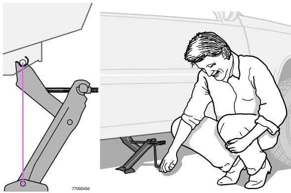 VOLVO V70 - V70R - XC70 (2004-2007) - N'oubliez pas de placer le triangle de signalisation. - 1