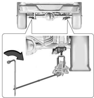 GMC Canyon Phase 2 (2023) - Dépose d'un pneu crevé et installation du pneu de rechange - 5