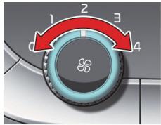 KIA Telluride Phase 2 (2023) - Désembuage de l'intérieur du pare-brise avec le système de commande de climatisation manuelle - 1