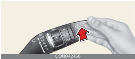KIA Telluride Phase 2 (2023) - Utilisation du commutateur d'essuie-glace et de lave-glace de lunette arrête - 2