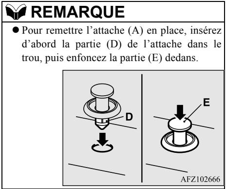 REMARQUE ● Pour remettre l'attache (A) en place, insérez d'abord la partie (D) de l'attache dans le trou, puis enfoncez la partie (E) dedans. AFZ102666