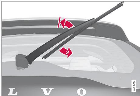 VOLVO XC90 2 Phase 2 (2019-2023) - Remplacer le balai d'essuie-glace de lunette arrière - 1