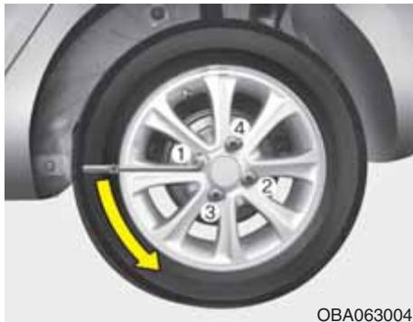 HYUNDAI xcent (2014-2020) - Avertissement - changement d'un pneu - 1