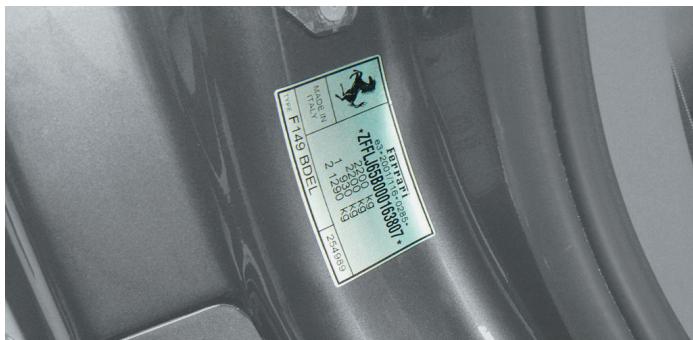 FERRARI California (2009-2014) - L Plaquette d'identification de la voiture - 1