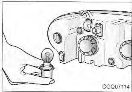 KIA Sedona KV2 (2002-2005) - Remplacement de I'ampoule de clignotant avant - 1