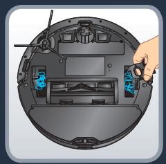 ROWENTA RR8497WH - Une fois par semaine, nettoyez larosse latérale - 2