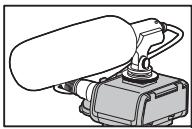 PANASONIC DMWXLR1E - Branchez la fiche du câble du microphone dans la prise XLR de l'appareil. - 2