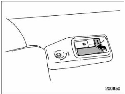 SUBARU WRX (2011) - ■ Ouverture du coffre à bagages par l'intérieur - 1