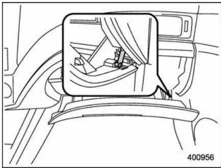 SUBARU WRX (2011) - ■ Remplacement d'un filtré à air - 1
