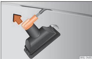 SEAT Mii Phase 3 (2019-2021) - Remplacer l'ampoule de l'éclairage de la plaque d'immatriculation - 2