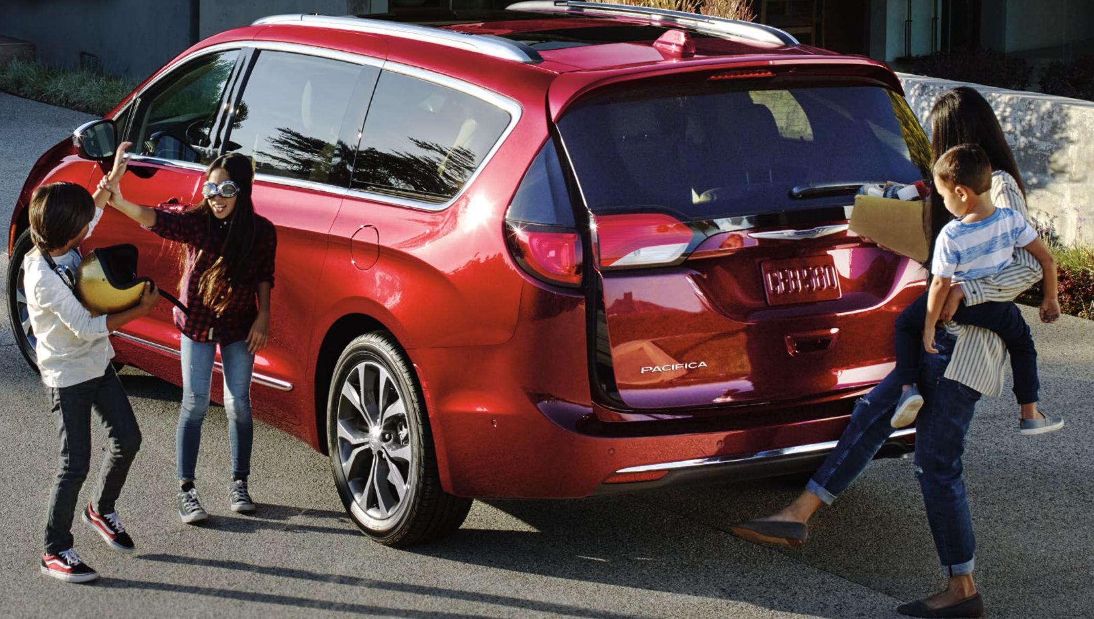 Chrysler Pacifica 2 (2017) - UNE RÉVOLUTION DU QUOTIDIEN - 1