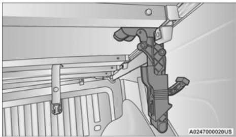 RAM 1500 (2019-2024) - INSTALLATION DU COUVRE-BAGAGES Å TROIS PANNEAUX - 2