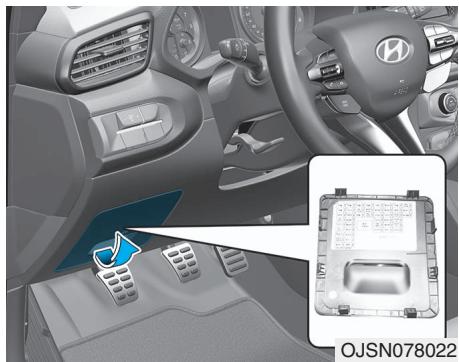 HYUNDAI Veloster (2018-2022) - Remplacement d'un fusible au tableau de bord - 1