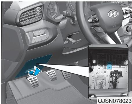 HYUNDAI Veloster (2018-2022) - Remplacement d'un fusible au tableau de bord - 3