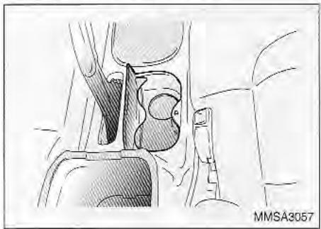 KIA Magentis MS (2000-2005) - PORTE-GOBELETS ET COMPARTIMENT DE RANGEMENT (CONSOLE) - 2