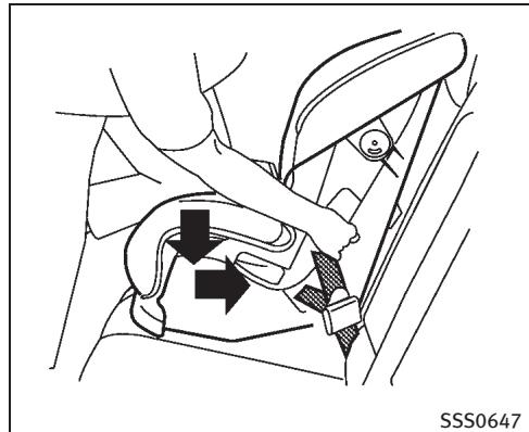 INFINITI M (2011) - Orientéversl'avant fixepar attache-étape2 - 2